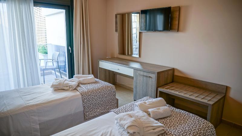 Agnes Deluxe Hotel 佩科霍里 外观 照片