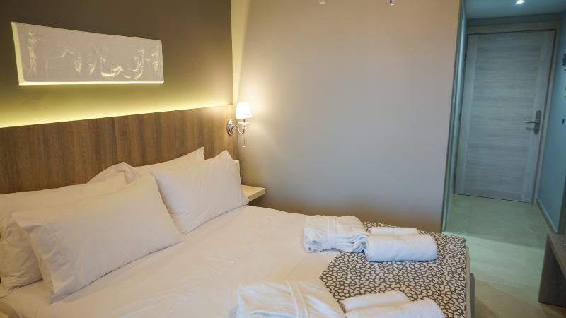 Agnes Deluxe Hotel 佩科霍里 外观 照片